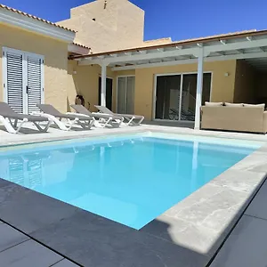 https://villa-bonita-1.in-canary-islands.com